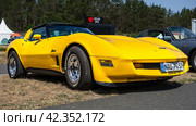 LINTHE, GERMANY - MAY 27, 2023: The sports car Chevrolet Corvette Stingray (C3). Die Oldtimer Show 2023. Редакционное фото, фотограф Sergey Kohl / Фотобанк Лори