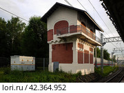Пост централизации депо Лихоборы, МЦК, Москва. Interlocking signal tower of locomotive depot Likhobory. Summer sunset view. (2021 год). Стоковое фото, фотограф Александр Кузнецов / Фотобанк Лори