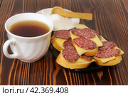 Sandwiches with tea. Стоковое фото, фотограф Винокуров Александр / Фотобанк Лори