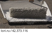 Applying white paint to a roller using a paint tray нанесение белой краски на валик с помощью ванночки для краски. Стоковое видео, видеограф Опока Алексей / Фотобанк Лори