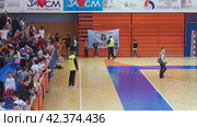 Sremska Mitrovica, Serbia 03.12.22: Children athletic competitions. School students. Gym. Boys do warm-up and get ready for cross-country. The coach gives instructions to the athletes. The stands. (2022 год). Редакционное видео, видеограф Юлия Петровская / Фотобанк Лори