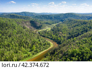 Южный Урал летом, река Зилим в урочище Культамак. Вид с воздуха. The Southern Urals in summer, the Zilim River in the Kultamak natural boundary. Aerial view. Стоковое фото, фотограф Евгений Романов / Фотобанк Лори