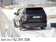 KRASNOYARSK, RUSSIA - March 15, 2024: Black Land Rover Range Rover. Редакционное фото, фотограф Плотников Дмитрий / Фотобанк Лори