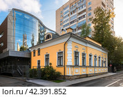 Архитектура современного города. Гагаринский переулок, 25. Москва (2023 год). Стоковое фото, фотограф Pukhov K / Фотобанк Лори