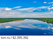 river with reflections of clouds on a summer day. Стоковое фото, фотограф Алексей Яговкин / Фотобанк Лори