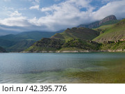 На озере Гижгит июньским днем. Кабардино-Балкария (2023 год). Стоковое фото, фотограф Виктор Карасев / Фотобанк Лори