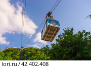 Tourists visiting Borgo Maggiore on cableway at San Marino (2014 год). Стоковое фото, фотограф Олег Жуков / Фотобанк Лори
