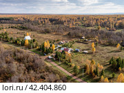 Южный Урал, Башкирия, экопоселение Красная Поляна. Вид с воздуха. Southern Urals, Bashkiria, Krasnaya Polyana ecovillage. Aerial view. (2023 год). Стоковое фото, фотограф Евгений Романов / Фотобанк Лори