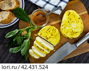 Lithuanian homemade traditional cheese sliced. Стоковое фото, фотограф Яков Филимонов / Фотобанк Лори