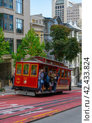 Vintage Cable Car on the streets of San Francisco (2023 год). Редакционное фото, фотограф Олег Жуков / Фотобанк Лори