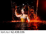 Девушка в костюме русалки в бассейне. Стоковое фото, фотограф Марина Володько / Фотобанк Лори