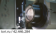 Projection lens for showing films. Стоковое видео, видеограф EStarodubov / Фотобанк Лори