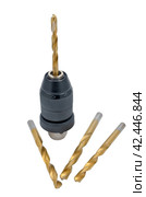 Патрон дрели и сверла на белом фоне. Cordless drill with twist bit closeup isolated on white. Стоковое фото, фотограф Татьяна Д / Фотобанк Лори