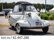 LINTHE, GERMANY - MAY 27, 2023: The microcar Messerschmitt KR200, or Kabinenroller (Cabin Scooter). Die Oldtimer Show 2023. Редакционное фото, фотограф Sergey Kohl / Фотобанк Лори