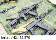 Russian Kalashnikov assault rifle AK-12, AK-74 assault rifle (2023 год). Редакционное фото, фотограф FotograFF / Фотобанк Лори