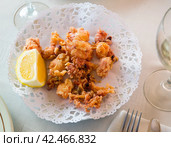 Chipirones, battered fried baby squid. Стоковое фото, фотограф Яков Филимонов / Фотобанк Лори