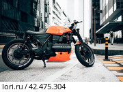 BMW K 100 RT custom motorcycle parked on a street. BMW K100 motorbike on background of modern city (2022 год). Редакционное фото, фотограф Константин Григорьев / Фотобанк Лори