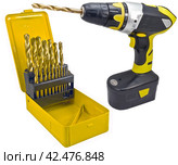 Электрическая ручная дрель и сверла на белом фоне. Electrical hand drill and drill bits isolated on white background. Стоковое фото, фотограф Татьяна Д / Фотобанк Лори