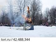 Остов от сожженного чучела (2024 год). Редакционное фото, фотограф Роман Лукьянов / Фотобанк Лори