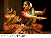 Bharatanatyam Indian dance. Generate ai. Стоковое AI-изображение, AI-художник Иван Рябоконь / Фотобанк Лори