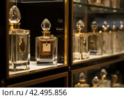 Luxury perfume shop glasses. Generate Ai. Стоковое AI-изображение, AI-художник Иван Рябоконь / Фотобанк Лори