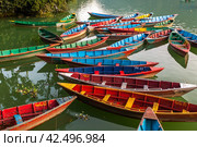 Tourists boats on the Phewa lake, Pokhara, Nepal (2015 год). Стоковое фото, фотограф VittoriaChe / Фотобанк Лори