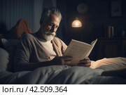 Senior reading book. Generate AI. Стоковое AI-изображение, AI-художник Иван Рябоконь / Фотобанк Лори