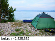 A tent on a pebble beach by the lake at dawn. A place for camping. Стоковое фото, фотограф Виктория Тельминова / Фотобанк Лори