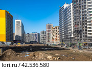 Справа жилой комплекс Форвард от строительной компании Мавис в Девяткино Ленинградская область 2023 год. Редакционное фото, фотограф Евгения Колодкина / Фотобанк Лори