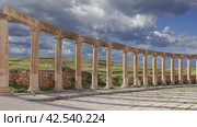 Forum (Oval Plaza) in Gerasa (Jerash), Jordan. Was built in the first century AD. Against the background of a beautiful sky with clouds, 4K, time lapse, with zoom (2024 год). Стоковое видео, видеограф Владимир Журавлев / Фотобанк Лори