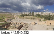 Forum (Oval Plaza) in Gerasa (Jerash), Jordan. Was built in the first century AD. Against the background of a beautiful sky with clouds, 4K, time lapse, with zoom (2024 год). Стоковое видео, видеограф Владимир Журавлев / Фотобанк Лори