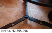 Assembling a tripod or tripod for a refractor telescope, installing a stage for lenses and spare parts. Hands of a master - an astro-lover. Стоковое видео, видеограф Юлия Петровская / Фотобанк Лори