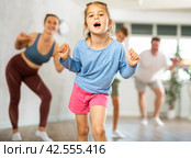 Parents together with their children learn how to dance salsa or boogie-woogie in dance class. Стоковое фото, фотограф Яков Филимонов / Фотобанк Лори