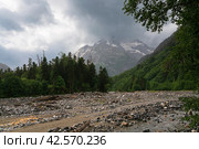 View of the Psysh River and the Amanauz-Bashi Mountain of the Northern Caucasus Mountains near the village of Arkhyz on a sunny summer day, Karachay-Cherkessia, Russia. Стоковое фото, фотограф Ula Ulachka / Фотобанк Лори