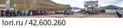 SAKHYURTA VILLAGE, BAIKAL LAKE, OLKHON ISLAND, IRKUTSK REGION, RUSSIA - August 17, 2023: Groups of tourists lined up for the ferry from Olkhon Island after summer vacation. Редакционное фото, фотограф Виктория Катьянова / Фотобанк Лори