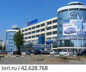 Многоэтажный паркинг. Пятиэтажное здание, построенное в 2004 году. Шоссе Энтузиастов, 59. Район Ивановское. Город Москва (2012 год). Редакционное фото, фотограф lana1501 / Фотобанк Лори