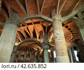 SANTA COLOMA DE CERVELLO, SPAIN - DECEMBER 30, 2022: Inticate geometric shapes of stucture of roof of Colonia Guell. Редакционное фото, фотограф Яков Филимонов / Фотобанк Лори