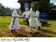 Performance in Mari Ethnographic Open-Air Museum (2021 год). Редакционное фото, фотограф Яков Филимонов / Фотобанк Лори