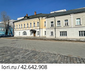 Памятник архитектуры - Рогожская ямская слобода. Москва, улица Школьная весной в ясный день. Стоковое фото, фотограф Овчинникова Ирина / Фотобанк Лори