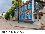 Улица Каюма Насыри. Старо-Татарская слобода. Летний дождливый день. Республика Татарстан. Казань. Россия (2023 год). Редакционное фото, фотограф Pukhov K / Фотобанк Лори