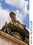 The dome of the orthodox church st. Basil's Cathedral with a cross on Red Square in Moscow. Стоковое фото, фотограф Darja Belikova / Фотобанк Лори