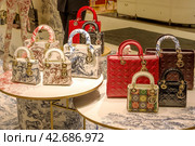 Russia, Moscow, 26.12.2018: Kuznetsky Most.  Luxury store Dior in TSUM.  Dior shopping. Редакционное фото, фотограф Татьяна Васильева / Фотобанк Лори