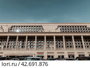 Фасад Аквакомплекса на территории Олимпийского комплекса «Лужники» в Москве (2024 год). Редакционное фото, фотограф Константин Григорьев / Фотобанк Лори