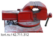 Красные тиски на белом фоне. Red vise on a white background. Стоковое фото, фотограф Татьяна Д / Фотобанк Лори