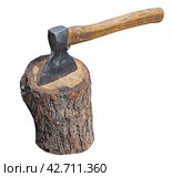 Топор, воткнутый в пень на белом фоне. Axe stuck in stump on white background. Стоковое фото, фотограф Татьяна Д / Фотобанк Лори