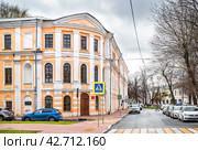 Спасские казармы, улица Андропова, Ярославль (2021 год). Стоковое фото, фотограф Baturina Yuliya / Фотобанк Лори