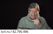 Adult man with a beard. The expression of the emotions of laughter. Стоковое видео, видеограф EStarodubov / Фотобанк Лори