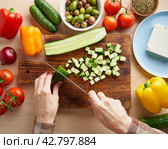 Step by step recipe for salad horiatiki, wooden board for cutting vegetables. Стоковое фото, фотограф Natalia Gdovskaia / Фотобанк Лори