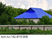 Rural house made of silicate brick with a metal roof, Russia. Стоковое фото, фотограф Володина Ольга / Фотобанк Лори