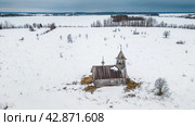 Часовня трех святителей в деревне Немята. Россия, Кенозерский национальный парк. Архангельская область. Март. Стоковое фото, фотограф Сергей Цепек / Фотобанк Лори